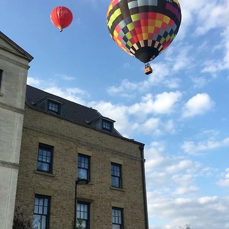 Upton Country Park Guest House นอร์ทแธมป์ตัน ภายนอก รูปภาพ