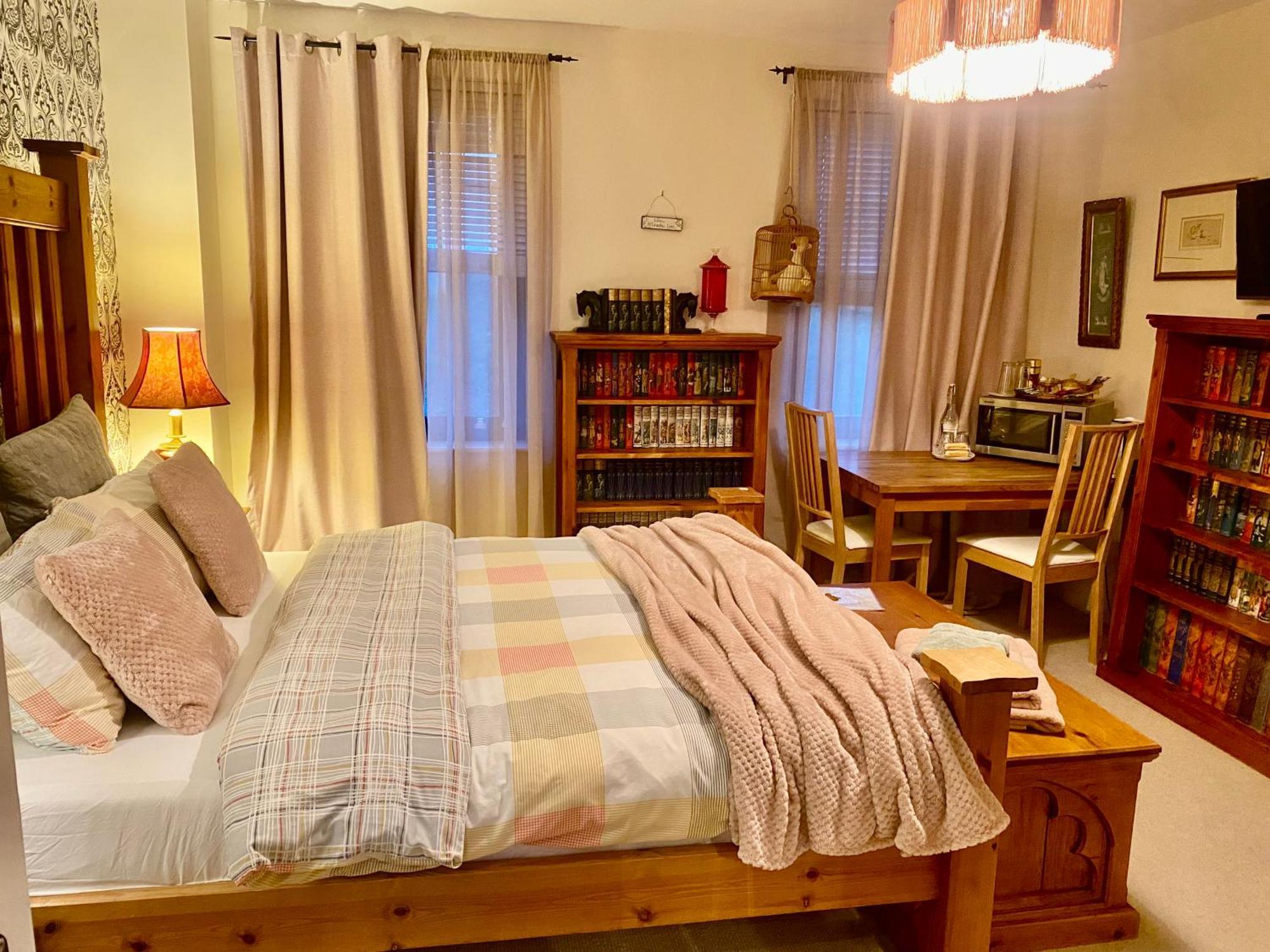 Upton Country Park Guest House นอร์ทแธมป์ตัน ภายนอก รูปภาพ