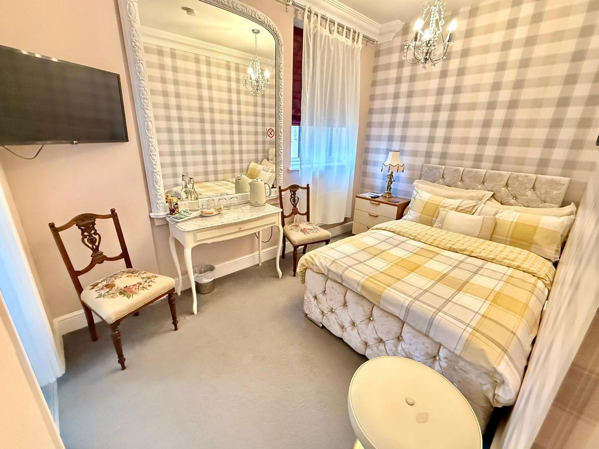 Upton Country Park Guest House นอร์ทแธมป์ตัน ภายนอก รูปภาพ
