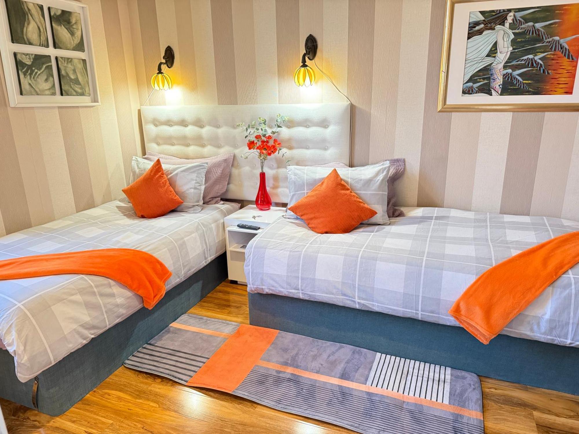 Upton Country Park Guest House นอร์ทแธมป์ตัน ภายนอก รูปภาพ